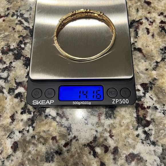 18K gold bangle with channel set emeralds, sapphires, rubies & diamond accents - Picture 7 of 9